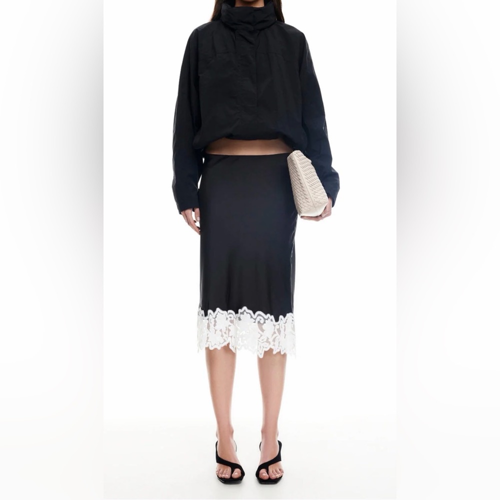 Lioness Shoreline Windbreaker Size Medium